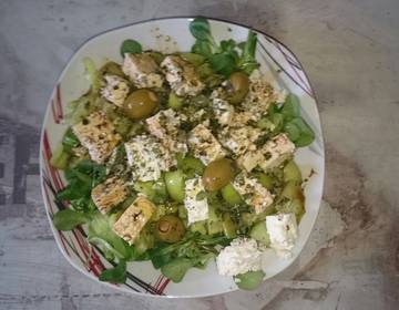 Hirtensalat mit Schafskäse