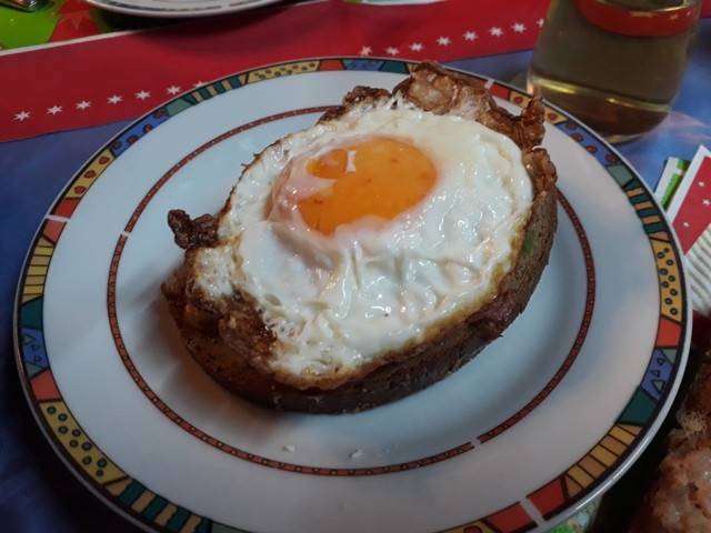 Überbackene Brote mit Spiegelei