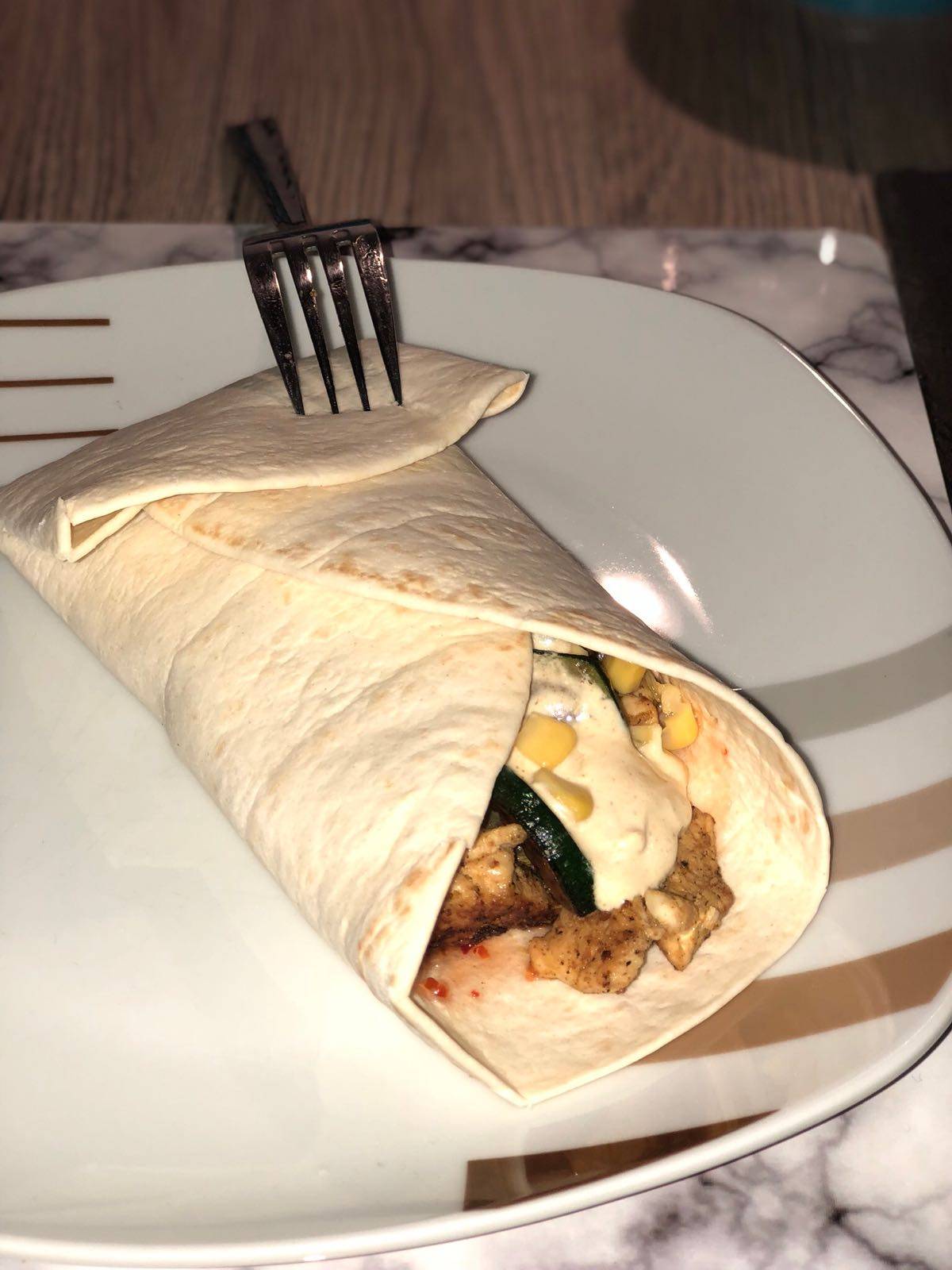 Wrap mit Hühnchen und Gemüse