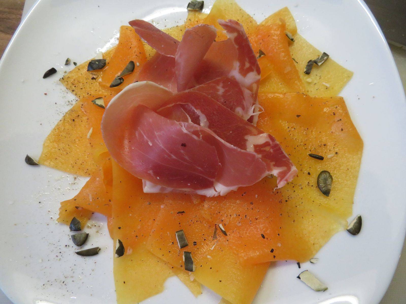 Kürbiscarpaccio mit Prosciutto