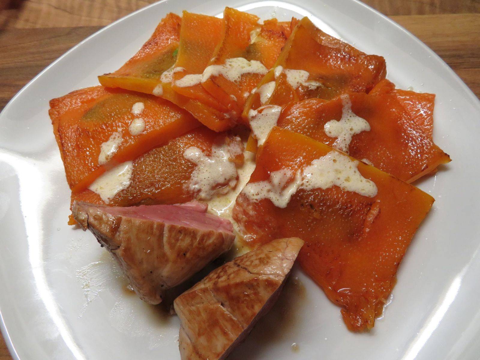 Schweinsmedaillons mit Kürbistascherl und Briesauce