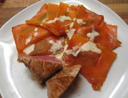 Schweinsmedaillons mit Kürbistascherl und Briesauce Schweinsmedaillons mit Kürbistascherl und Briesauce