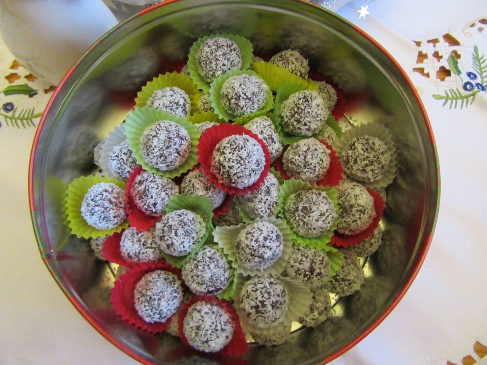 Cointreau-Mandel-Kugeln Rezept - ichkoche.de Cointreau-Mandel-Kugeln Rezept - ichkoche.de