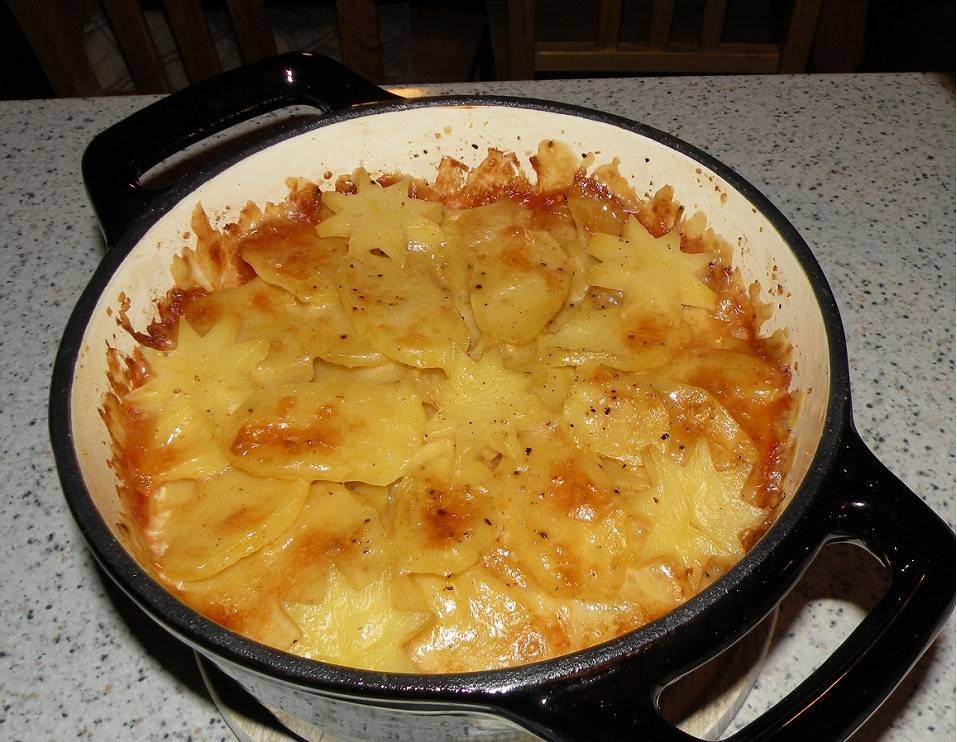 Erdäpfel-Petersilwurzel-Gratin