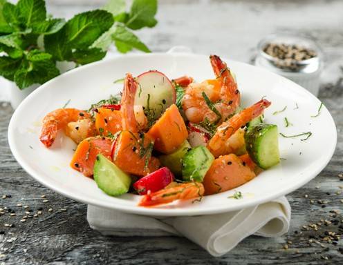 Papaya-Gurken-Salat mit Garnelen Rezept