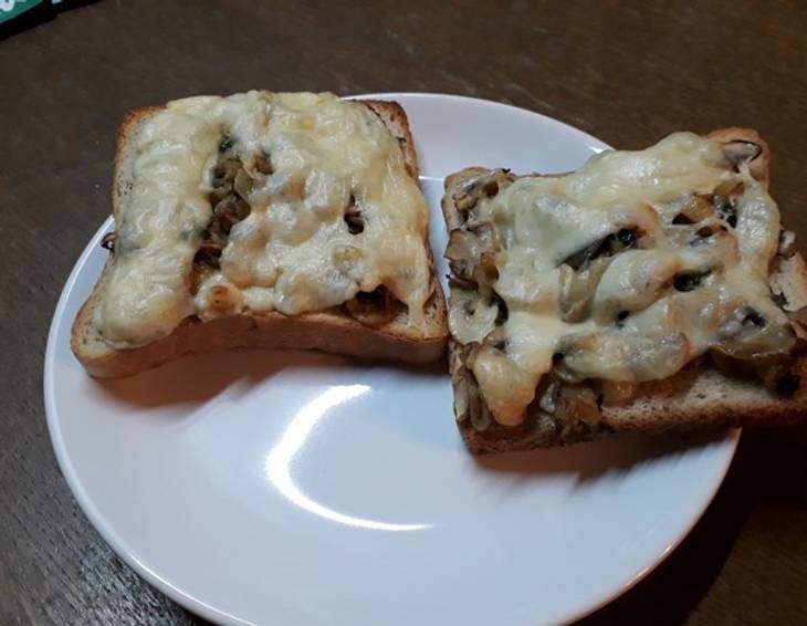 Champignontoast Champignontoast