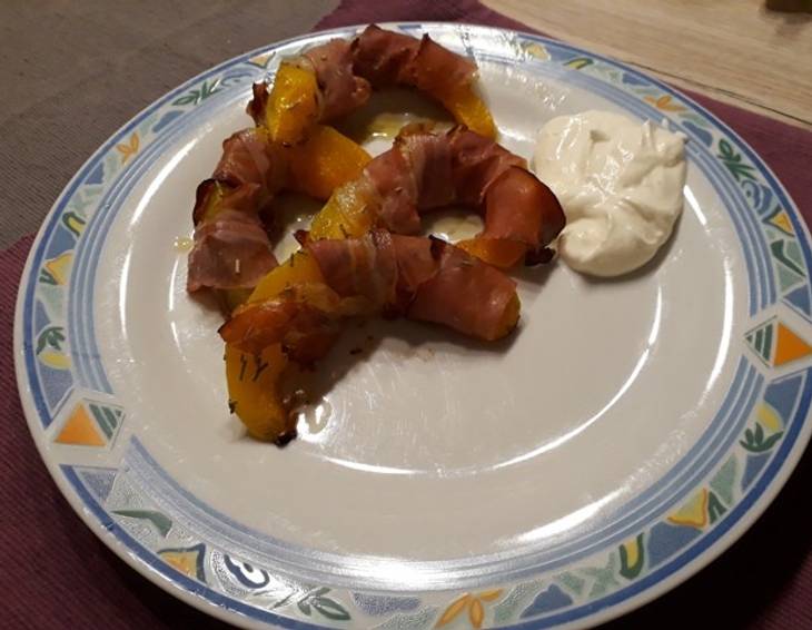 Kürbisspalten mit Rohschinken Kürbisspalten mit Rohschinken