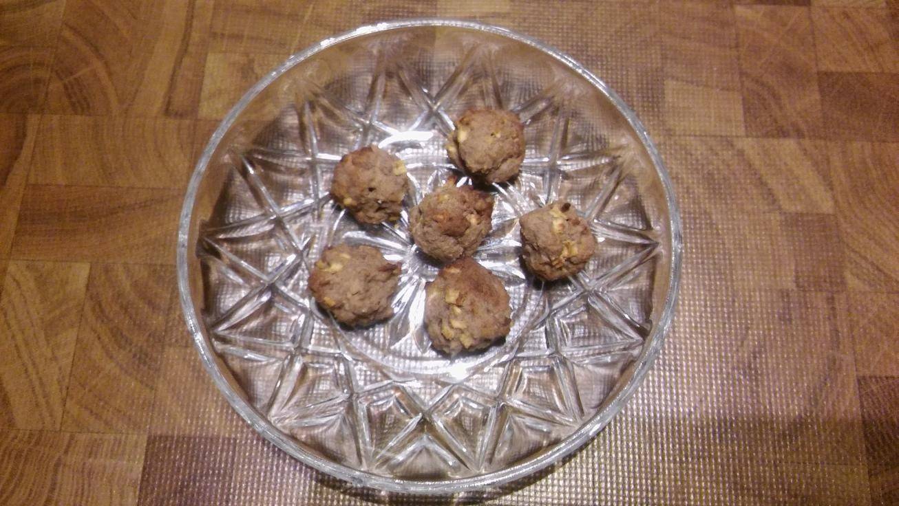 Apfel-Mandel-Kugeln ohne Mehl und Zucker Rezept - ichkoche.de
