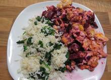 Rote Rüben-Eierspeis mit Spinatreis Rote Rüben-Eierspeis mit Spinatreis