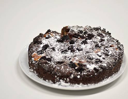 Schokokuchen mit Marzipan-Nougatbomben und Sauerkirschen Rezept