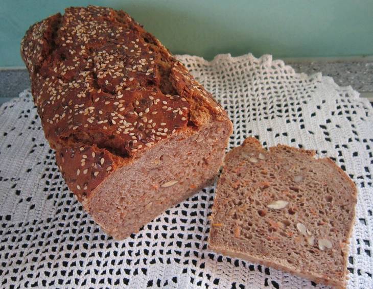 Karotten-Nuss-Brot Karotten-Nuss-Brot