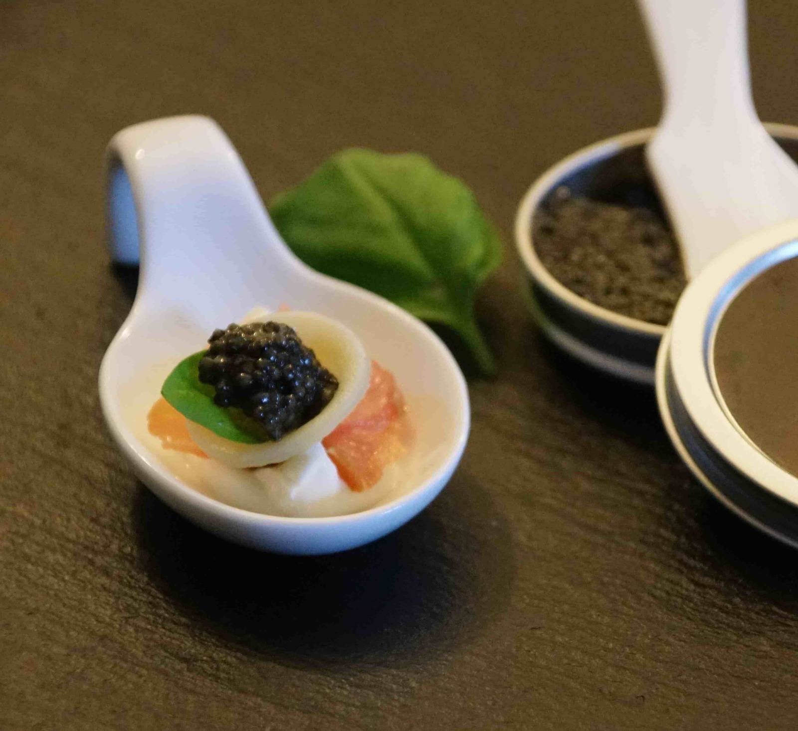 Kaviar in Orecchiette mit Lachs und Dip