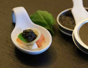 Kaviar in Orecchiette mit Lachs und Dip