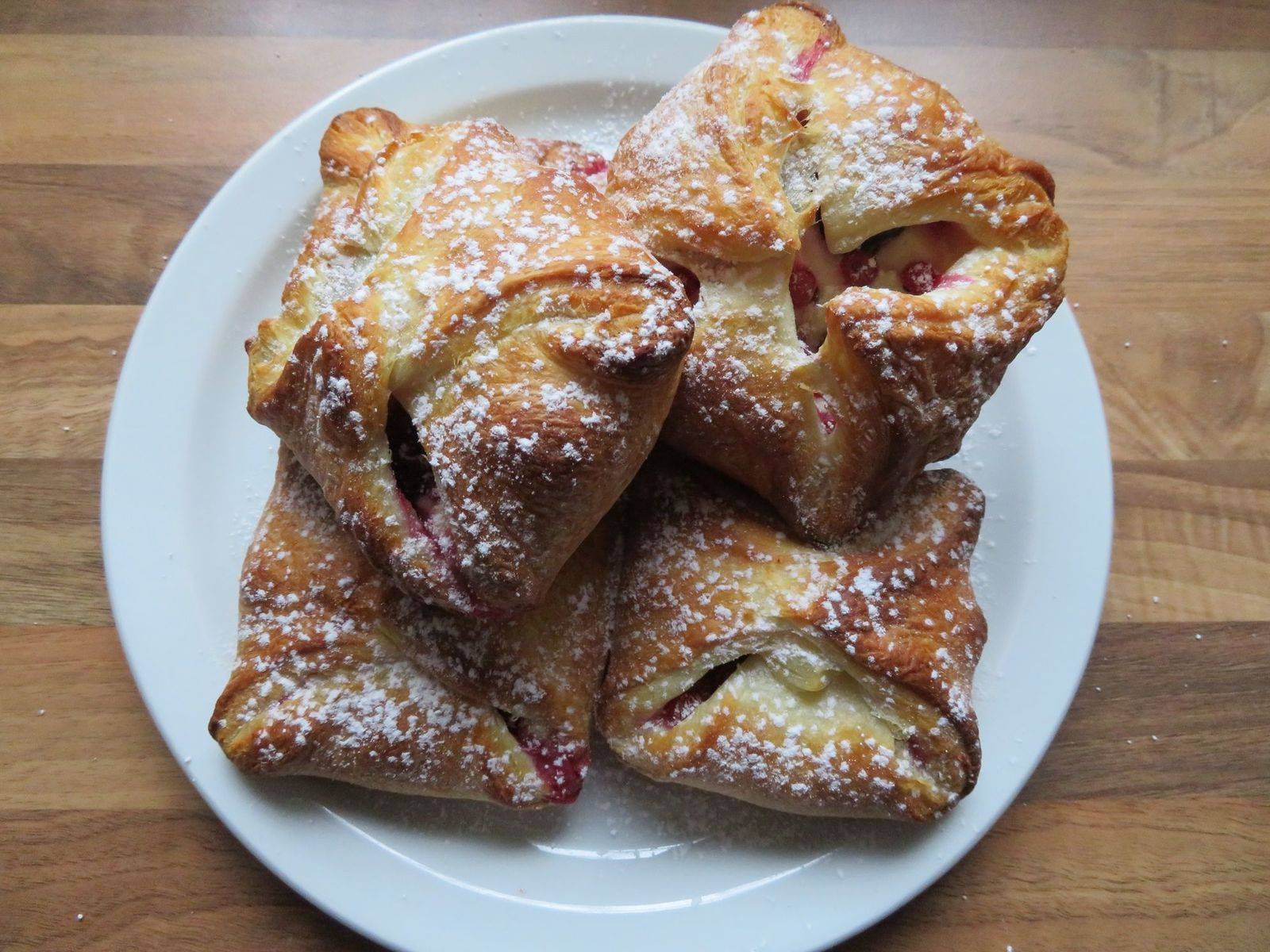 Topfengolatschen mit Beeren