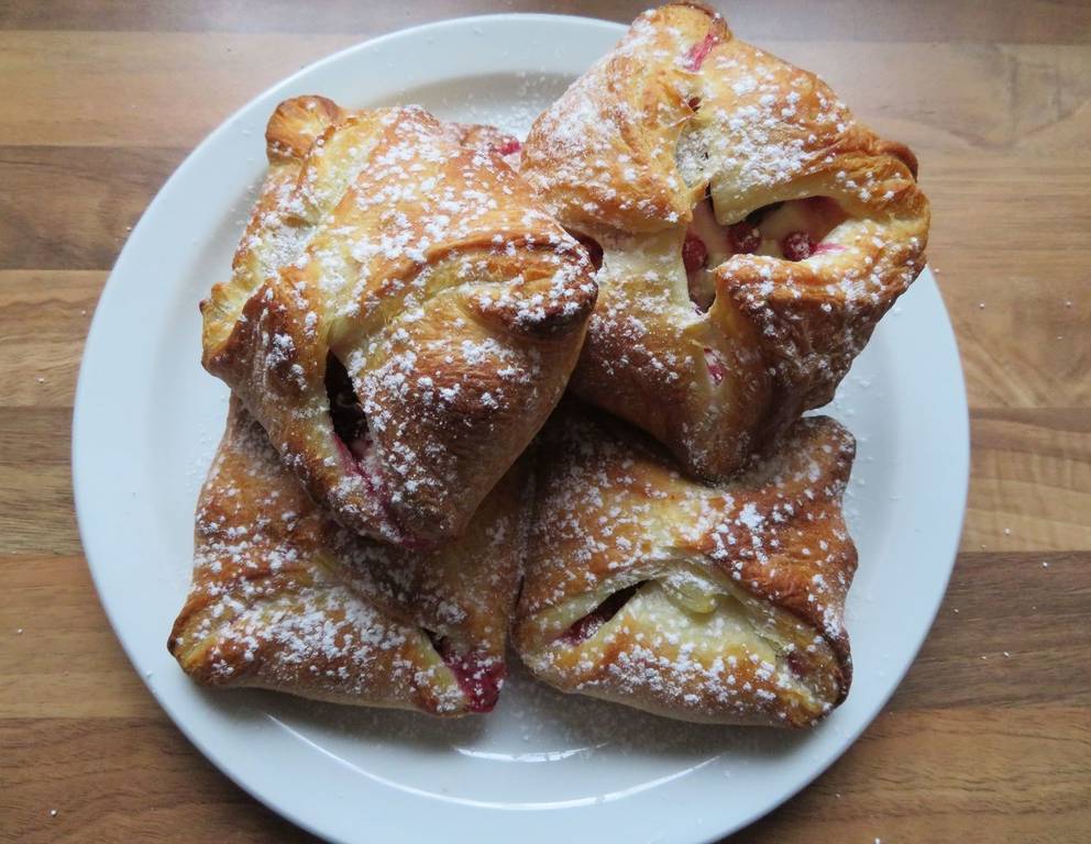 Topfengolatschen mit Beeren Topfengolatschen mit Beeren
