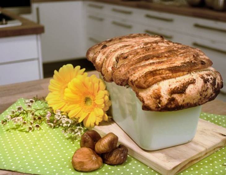 Faltenbrot mit Ziegenkäse und Feigen