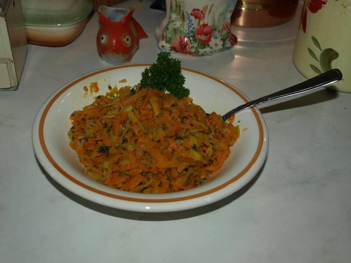 Einfaches Karottengemüse Rezept - ichkoche.de Einfaches Karottengemüse Rezept - ichkoche.de