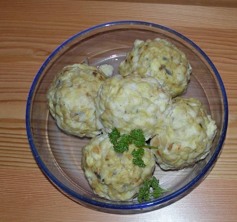 Semmelknödel Rezept - ichkoche.de Semmelknödel Rezept - ichkoche.de