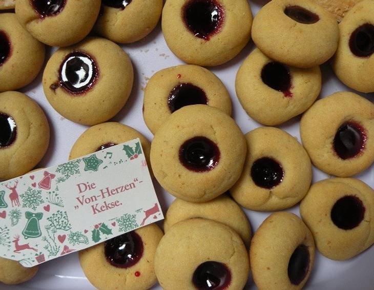 Husarenkrapferl mit einer Füllung aus Johannisbeergelee Husarenkrapferl mit einer Füllung aus Johannisbeergelee