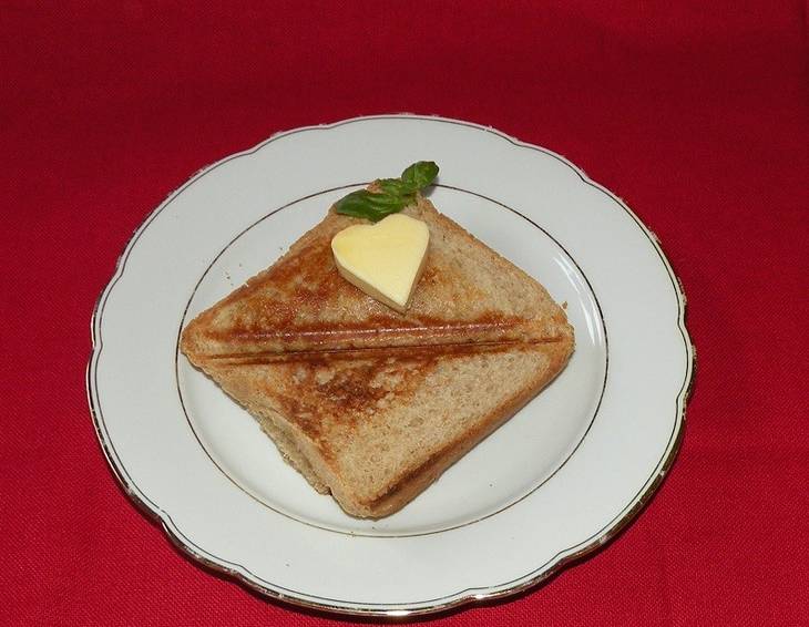 Gefüllter Toast mit Bratenresten Gefüllter Toast mit Bratenresten
