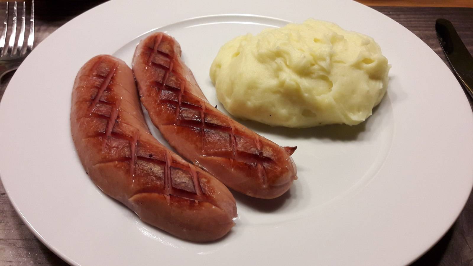 Knacker mit Erdäpfelpüree Rezept - ichkoche.de