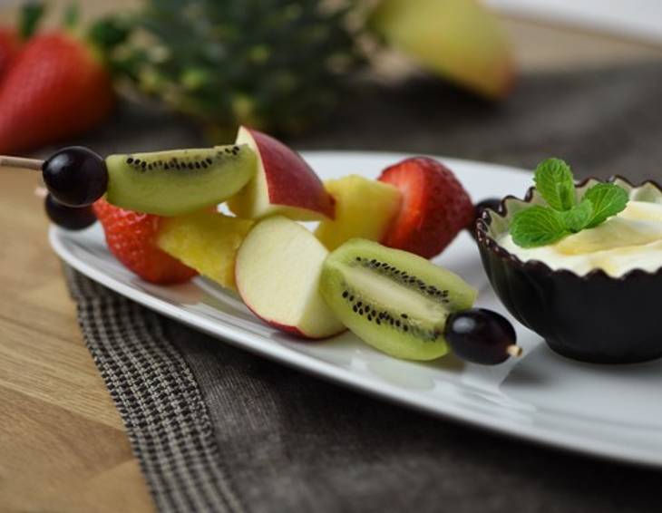 Kiwispieß mit Honigobers Kiwispieß mit Honigobers