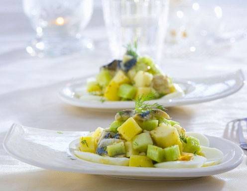 Heringssalat mit Ei, Gurken und Kartoffeln Rezept