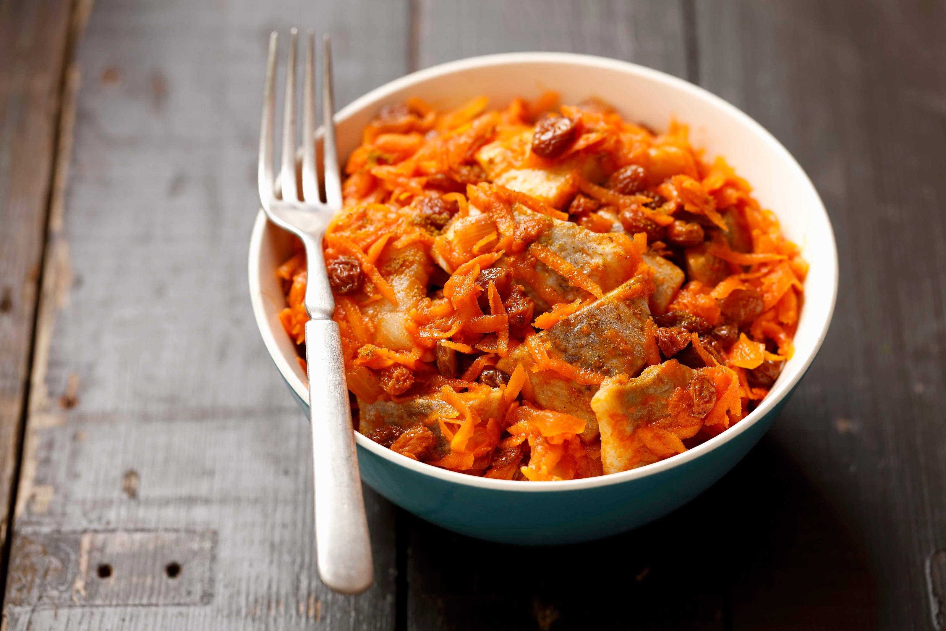 Heringssalat mit Karotten, Rosinen und Curry Rezept - ichkoche.ch
