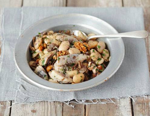 Heringssalat mit Karotten, Rosinen und Curry Rezept - ichkoche