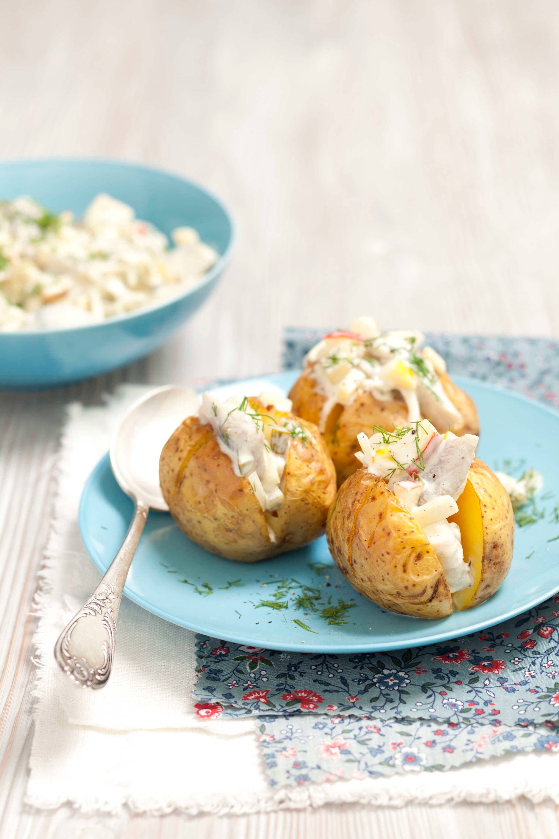 Gebackene Kartoffeln mit Heringssalat Rezept