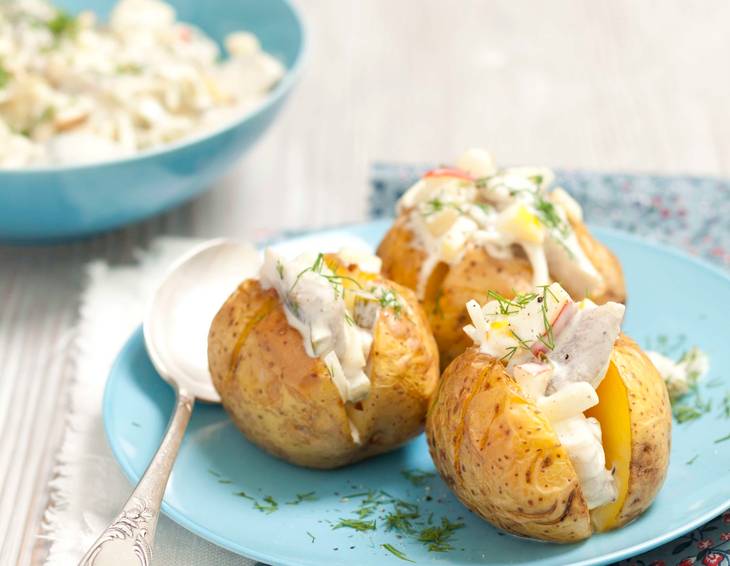Gebackene Kartoffeln mit Heringssalat Gebackene Kartoffeln mit Heringssalat