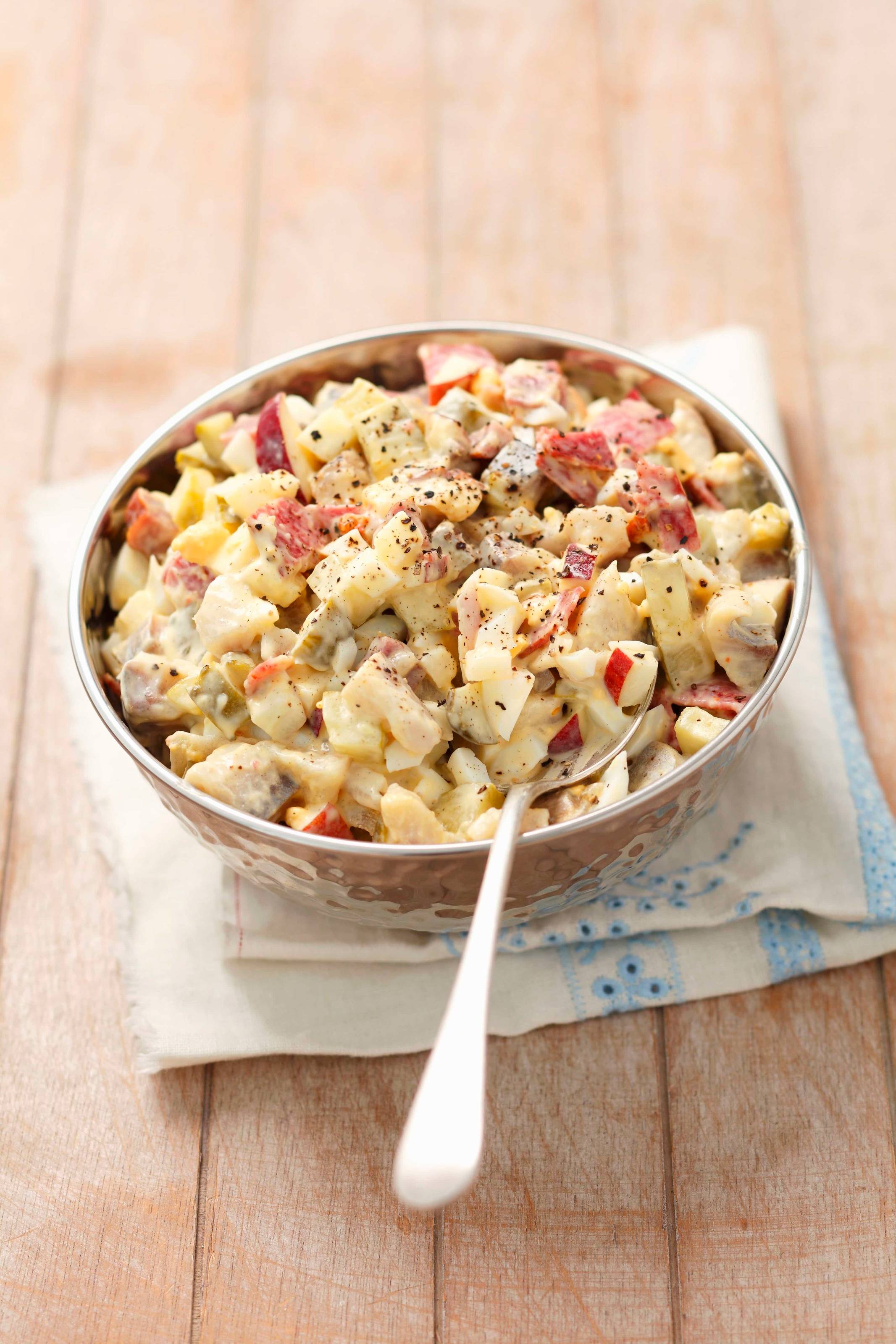 Heringssalat mit Salami, Würstel, Eiern und Essiggurkerl Rezept