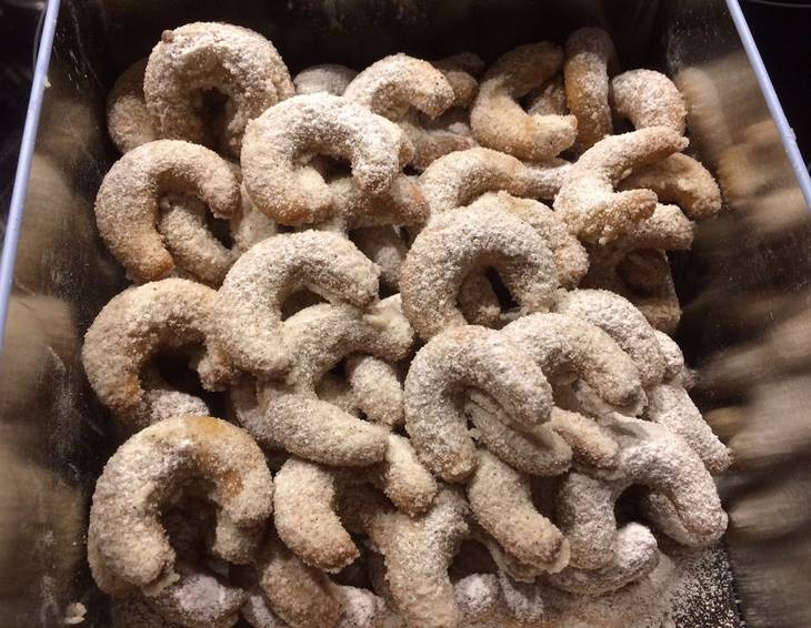 Vanillekipferl aus frischgemahlenem Dinkel Vanillekipferl aus frischgemahlenem Dinkel