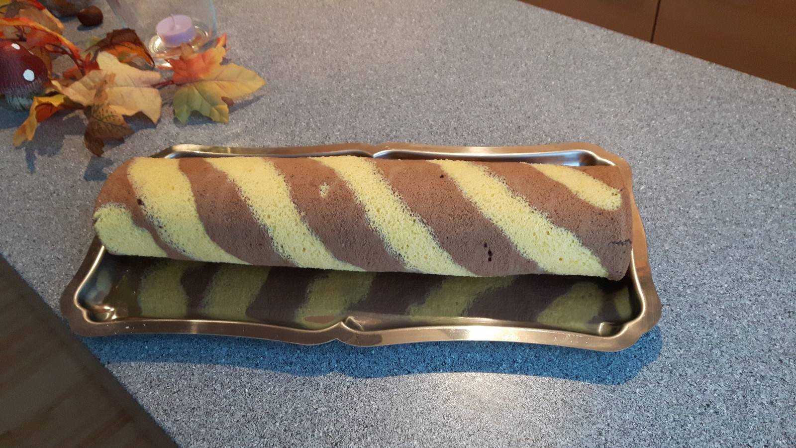 Gestreifte Biskuitroulade Rezept - ichkoche