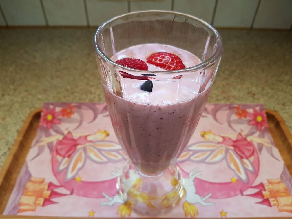 Beeren-Shake Rezept - ichkoche.de Beeren-Shake Rezept - ichkoche.de