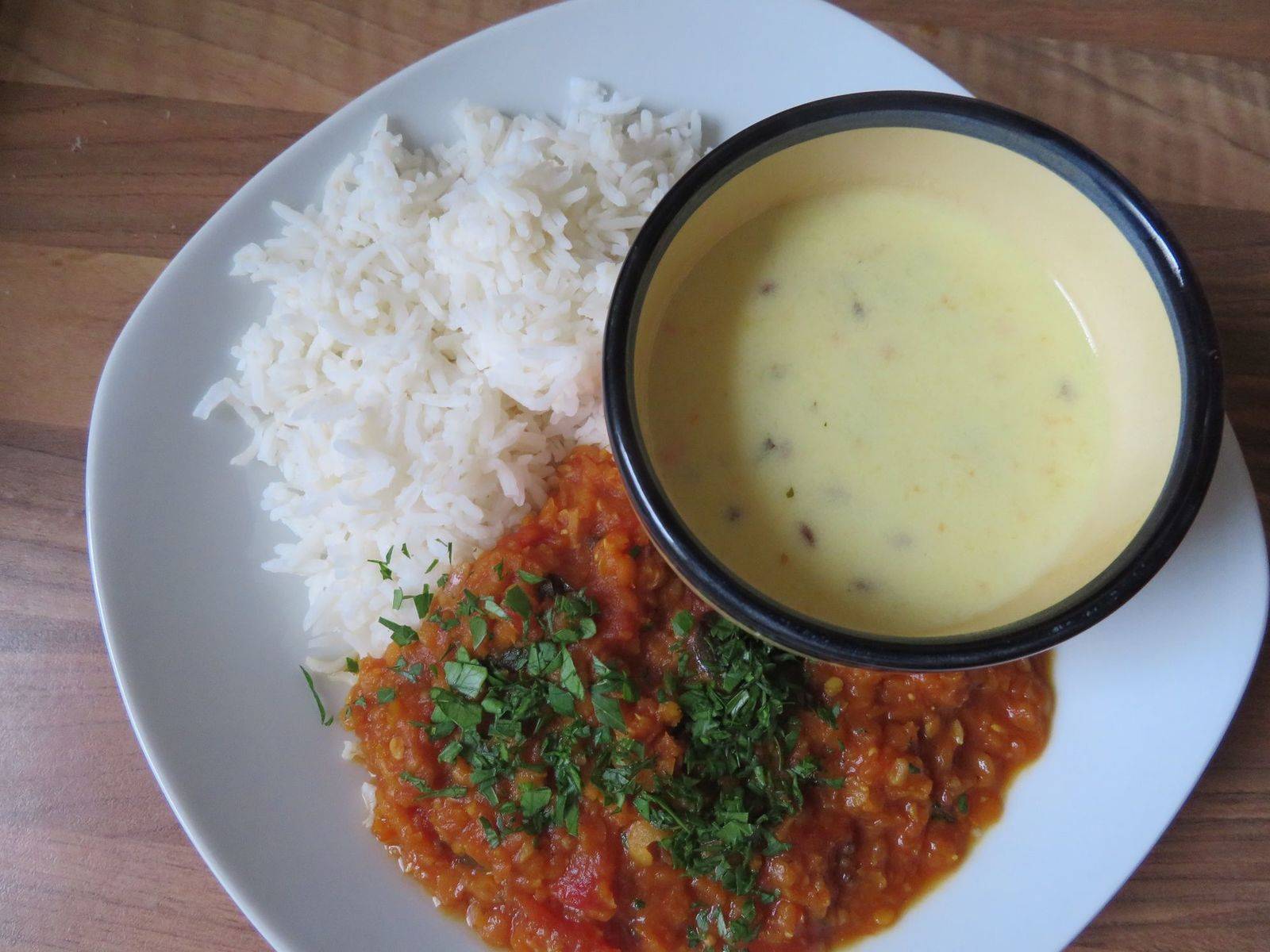 Erdnuss-Dal mit Joghurtcurry