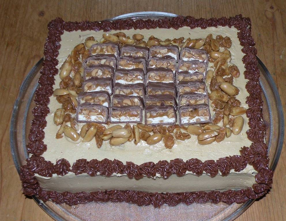 Erdnusstorte mit Snickers Erdnusstorte mit Snickers