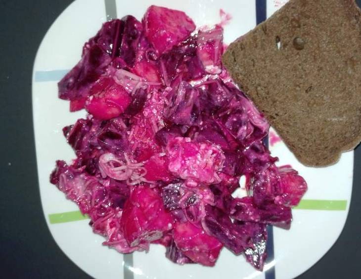 Rote-Rüben-Apfel-Salat mit Hanföl