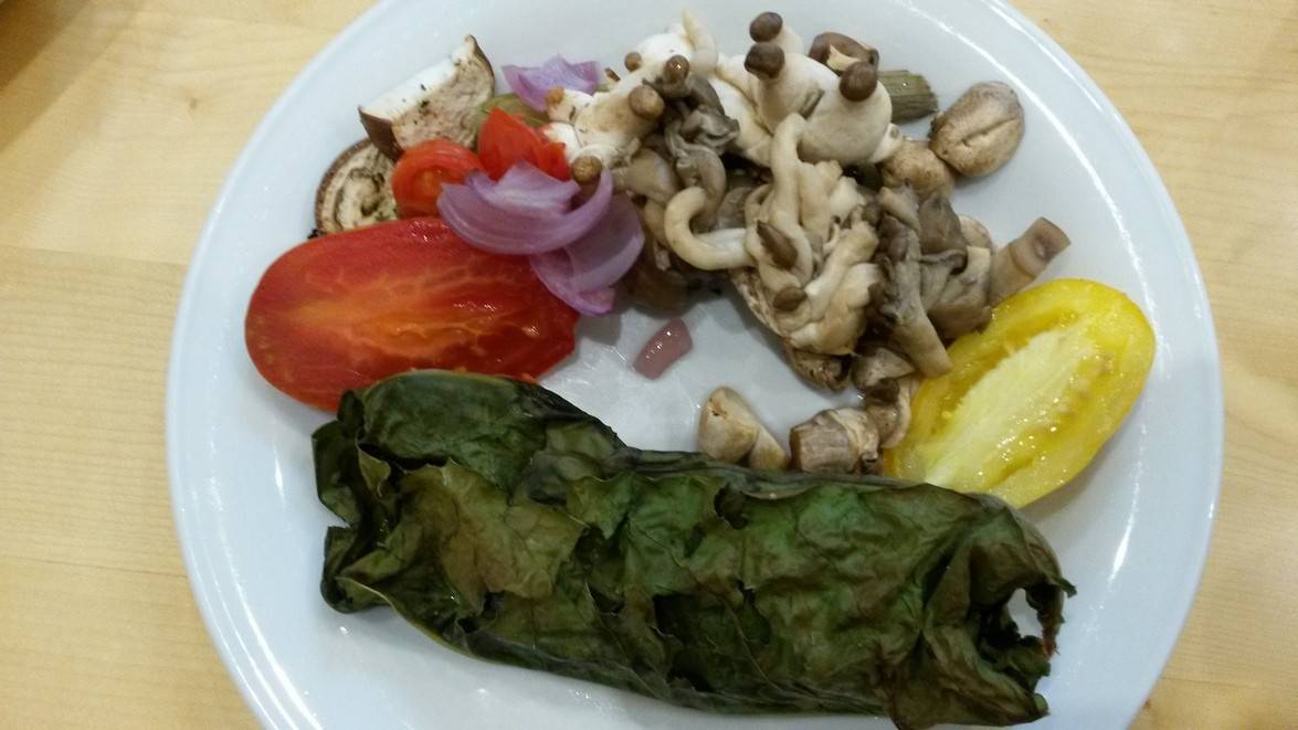 Gefüllte Hühnerbrust mit Prosciutto im Mangoldmantel Rezept - ichkoche.de Gefüllte Hühnerbrust mit Prosciutto im Mangoldmantel Rezept - ichkoche.de