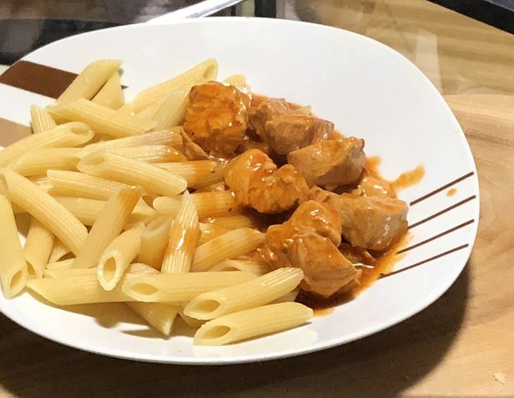 Putengulasch mit Nudeln Putengulasch mit Nudeln