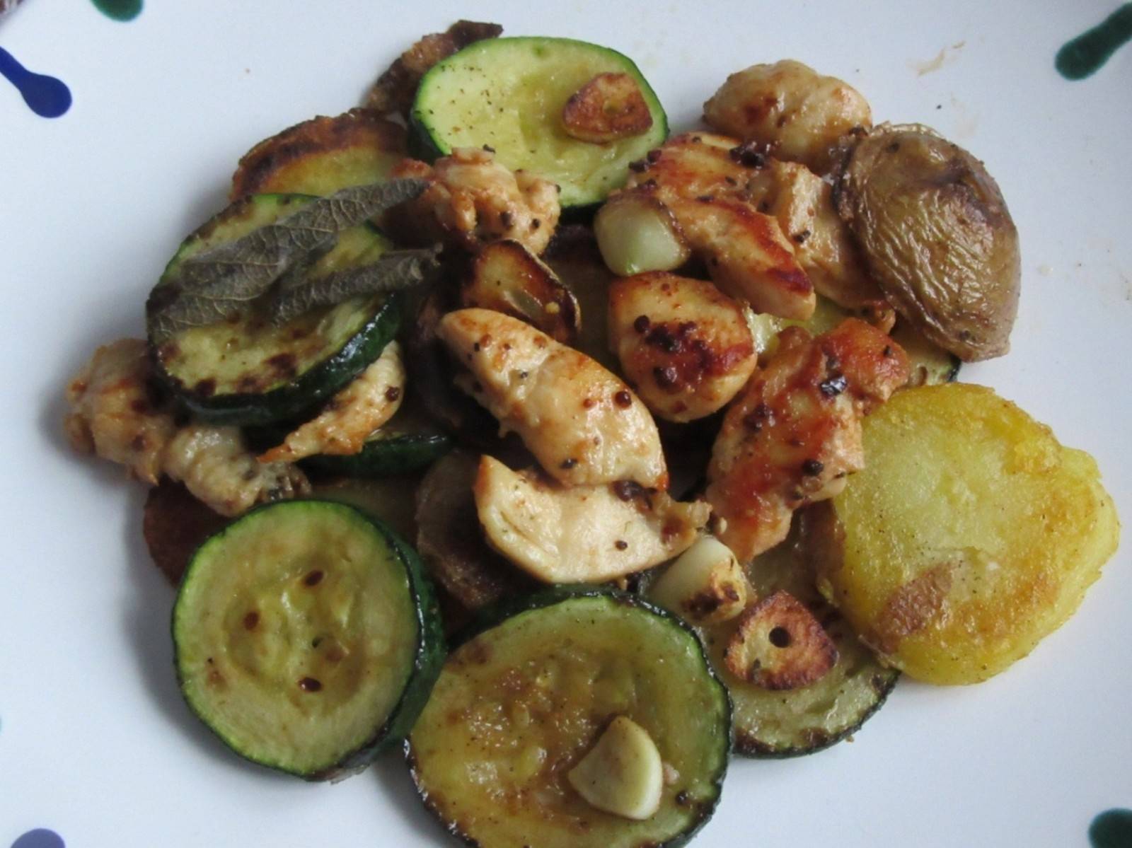 Bratkartoffeln mit Zucchini und Putenbrust Rezept - ichkoche.de