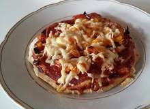 Glutenfreie Schinken-Käse-Mais-Pizza