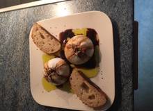 Burrata mit Olivenöl Burrata mit Olivenöl