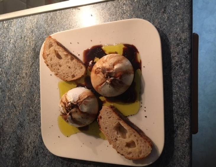 Burrata mit Olivenöl Burrata mit Olivenöl