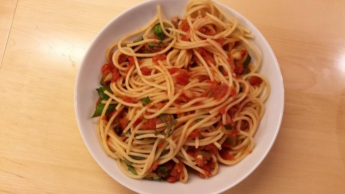 Spaghetti mit Melanzani-Tomatensauce