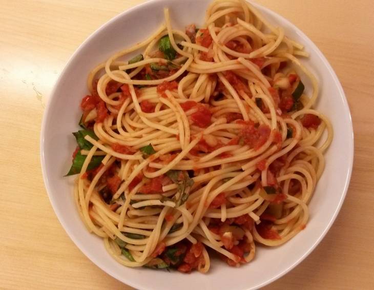 Spaghetti mit Melanzani-Tomatensauce Spaghetti mit Melanzani-Tomatensauce