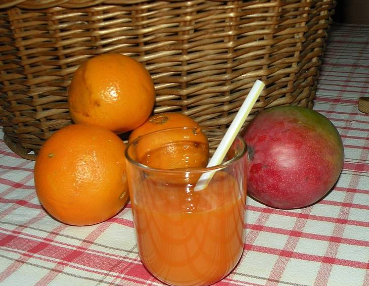 Orangen-Mango-Vitamindrink