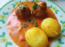 Fleischbällchen in Paprika-Gemüsesauce Fleischbällchen in Paprika-Gemüsesauce
