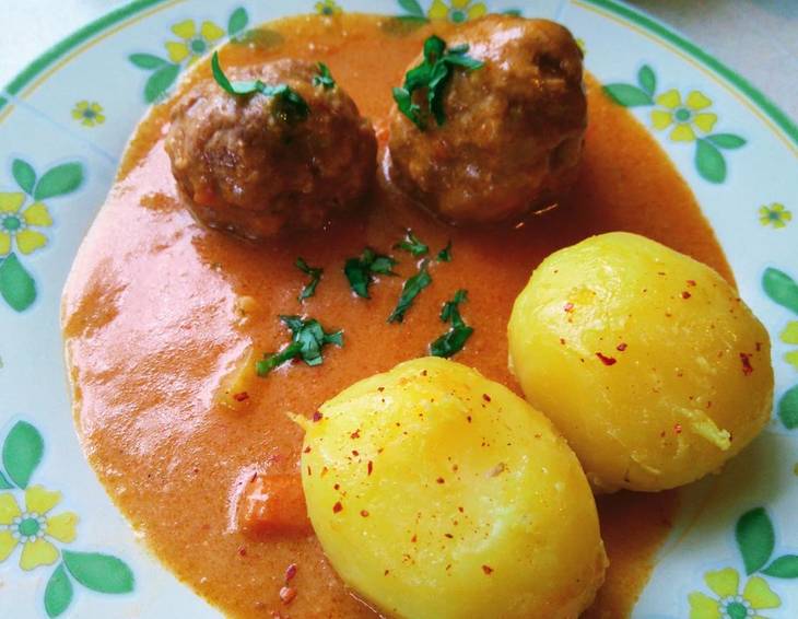 Fleischbällchen in Paprika-Gemüsesauce Fleischbällchen in Paprika-Gemüsesauce