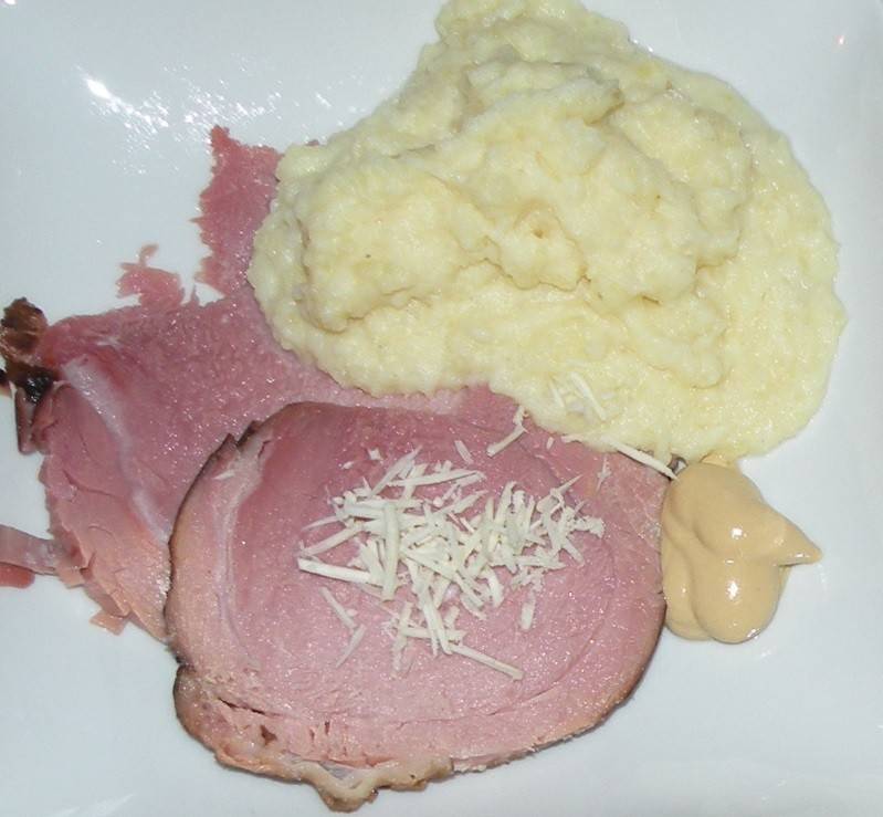 Geselchtes mit Erdäpfel-Pastinakenpüree und Kren